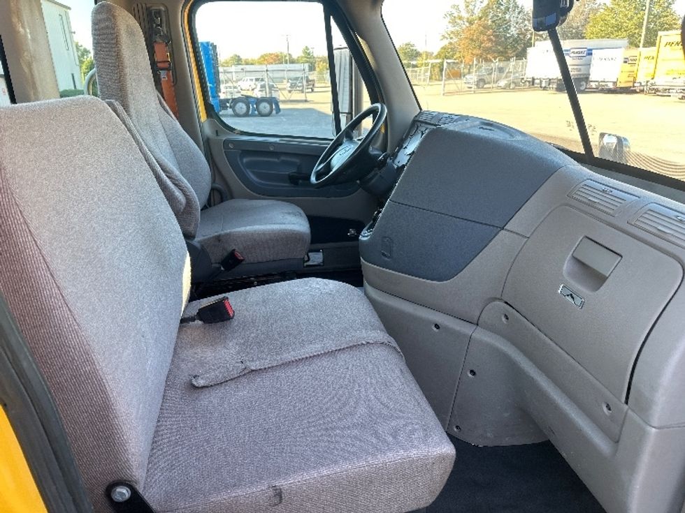 Day Cab Tractor-Heavy Duty Tractors-Freightliner-2019-Cascadia 11364ST-Mount Juliet-TN-486,383\n\t\tmiles-$ 38,500 - Image 14