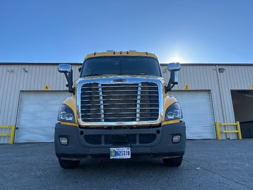 Day Cab Tractor-Heavy Duty Tractors-Freightliner-2019-Cascadia 11364ST-Mount Juliet-TN-486,383\n\t\tmiles-$ 38,500 - Image 2