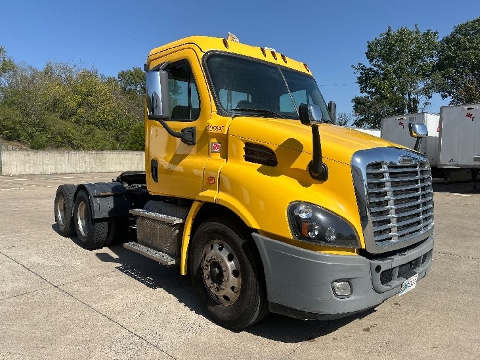 Day Cab Tractor-Heavy Duty Tractors-Freightliner-2019-Cascadia 11364ST-Mount Juliet-TN-516,124\n\t\tmiles-$ 35,500 - Image 1