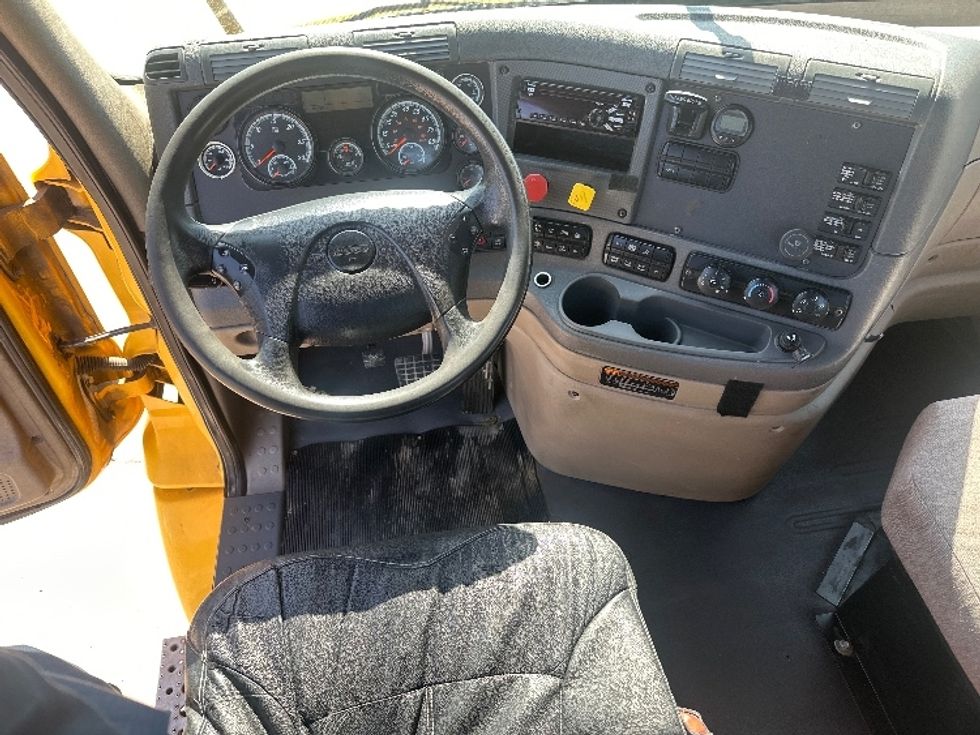 Day Cab Tractor-Heavy Duty Tractors-Freightliner-2019-Cascadia 11364ST-Mount Juliet-TN-516,124\n\t\tmiles-$ 35,500 - Image 11