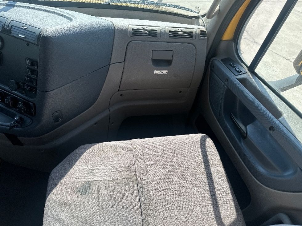 Day Cab Tractor-Heavy Duty Tractors-Freightliner-2019-Cascadia 11364ST-Mount Juliet-TN-516,124\n\t\tmiles-$ 35,500 - Image 13