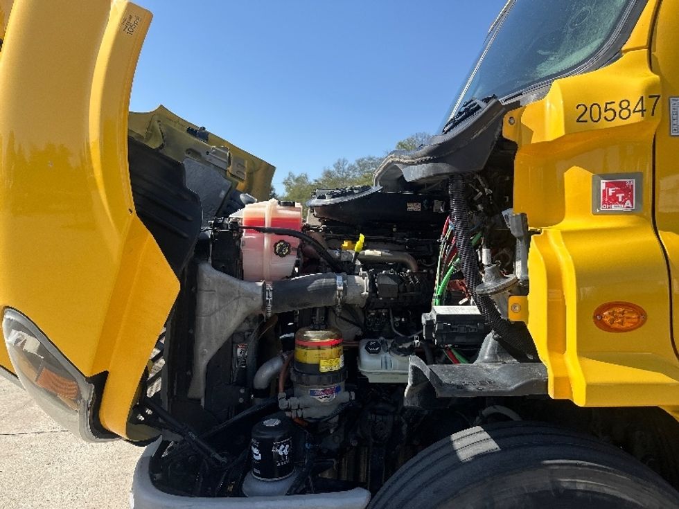 Day Cab Tractor-Heavy Duty Tractors-Freightliner-2019-Cascadia 11364ST-Mount Juliet-TN-516,124\n\t\tmiles-$ 35,500 - Image 16