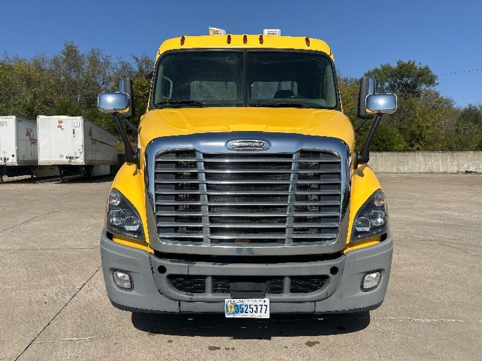 Day Cab Tractor-Heavy Duty Tractors-Freightliner-2019-Cascadia 11364ST-Mount Juliet-TN-516,124\n\t\tmiles-$ 35,500 - Image 2