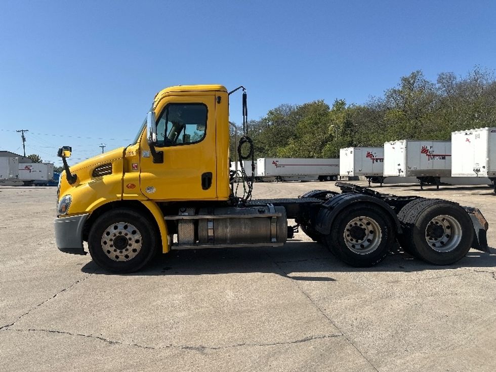 Day Cab Tractor-Heavy Duty Tractors-Freightliner-2019-Cascadia 11364ST-Mount Juliet-TN-516,124\n\t\tmiles-$ 35,500 - Image 4