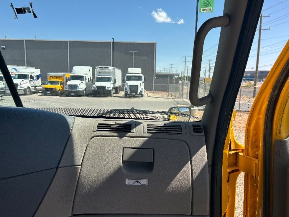 Day Cab Tractor-Heavy Duty Tractors-Freightliner-2019-Cascadia 11364ST-Odessa-TX-526,124\n\t\tmiles-$ 29,500 - Image 13