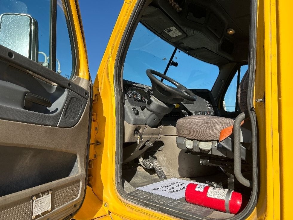 Day Cab Tractor-Heavy Duty Tractors-Freightliner-2019-Cascadia 11364ST-Oklahoma City-OK-525,507\n\t\tmiles-$ 26,500 - Image 9