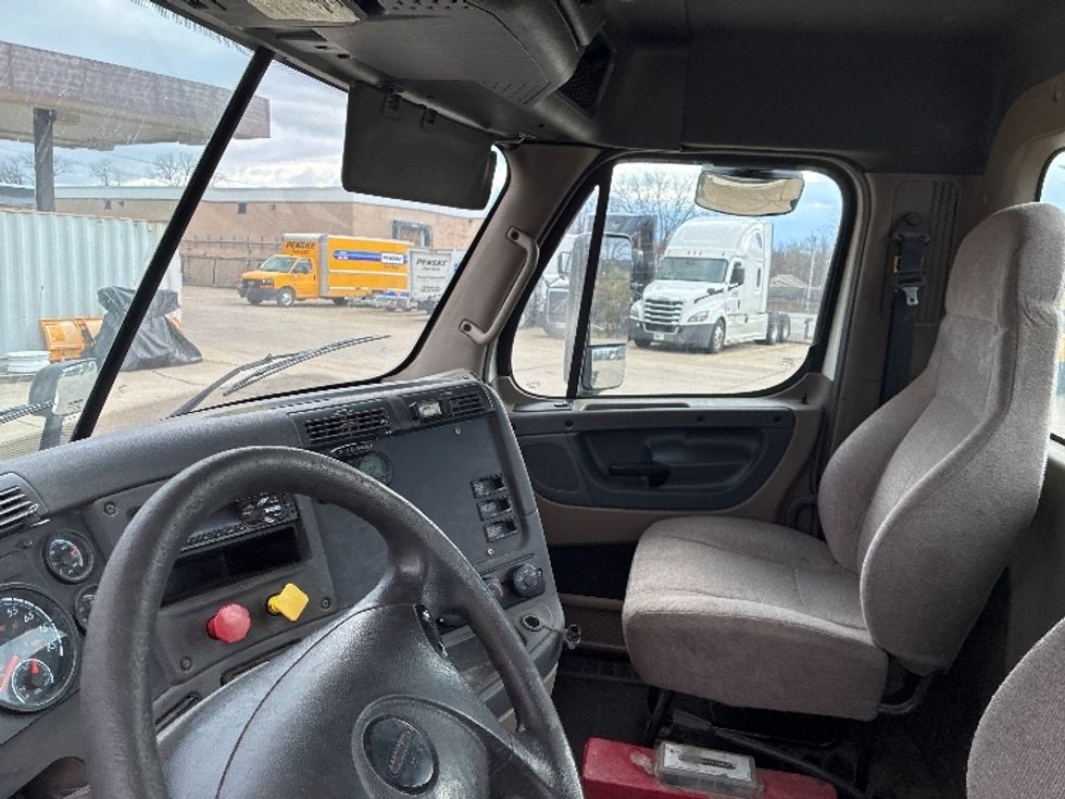 Day Cab Tractor-Heavy Duty Tractors-Freightliner-2019-Cascadia 11364ST-Parkersburg-WV-412,230\n\t\tmiles-$ 33,750 - Image 10