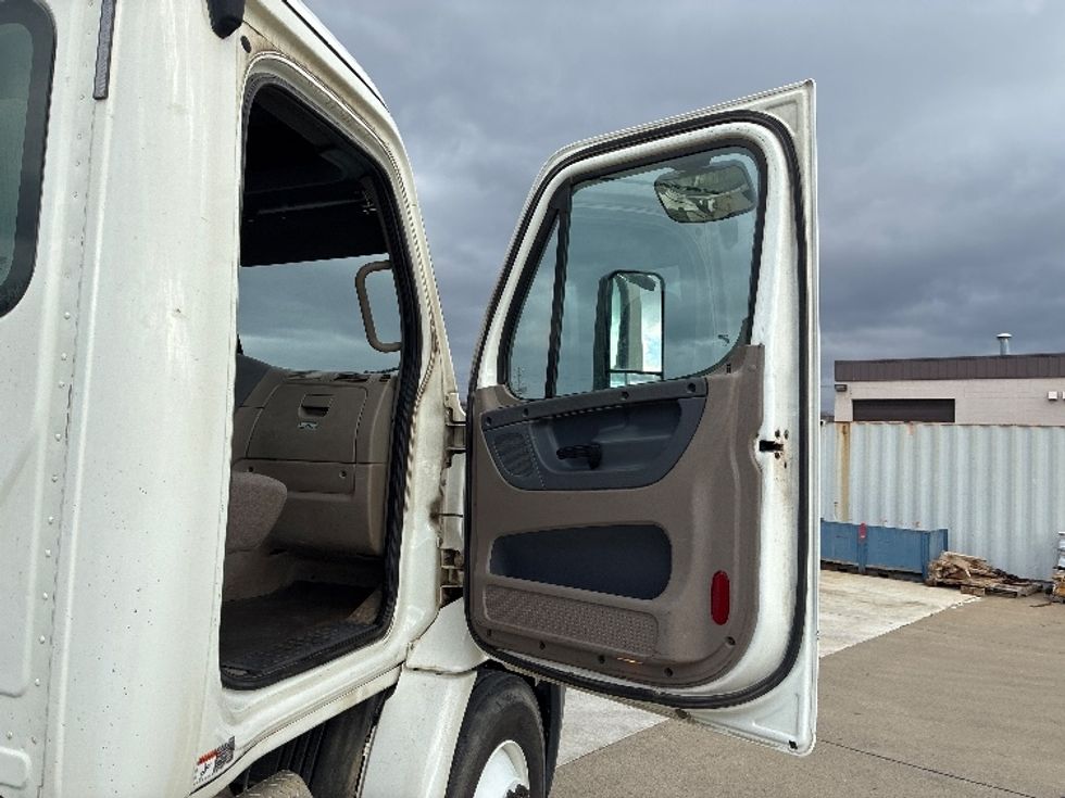 Day Cab Tractor-Heavy Duty Tractors-Freightliner-2019-Cascadia 11364ST-Parkersburg-WV-412,230\n\t\tmiles-$ 33,750 - Image 12