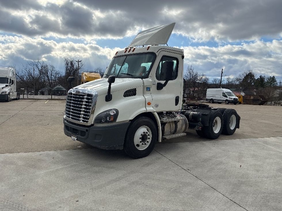 Day Cab Tractor-Heavy Duty Tractors-Freightliner-2019-Cascadia 11364ST-Parkersburg-WV-412,230\n\t\tmiles-$ 33,750 - Image 3