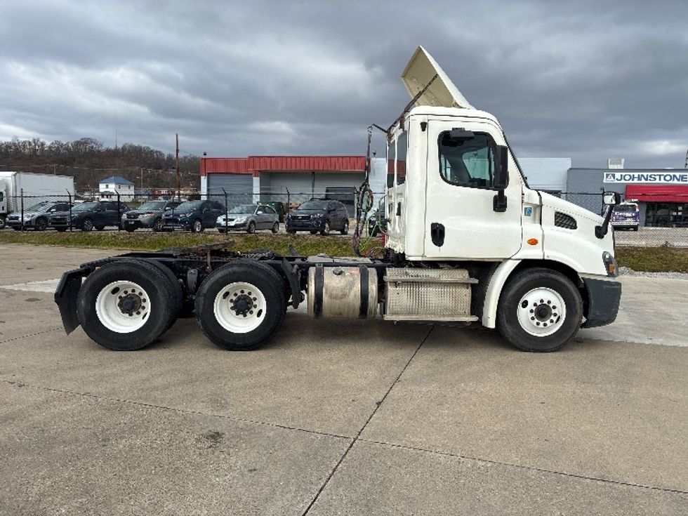 Day Cab Tractor-Heavy Duty Tractors-Freightliner-2019-Cascadia 11364ST-Parkersburg-WV-412,230\n\t\tmiles-$ 33,750 - Image 8