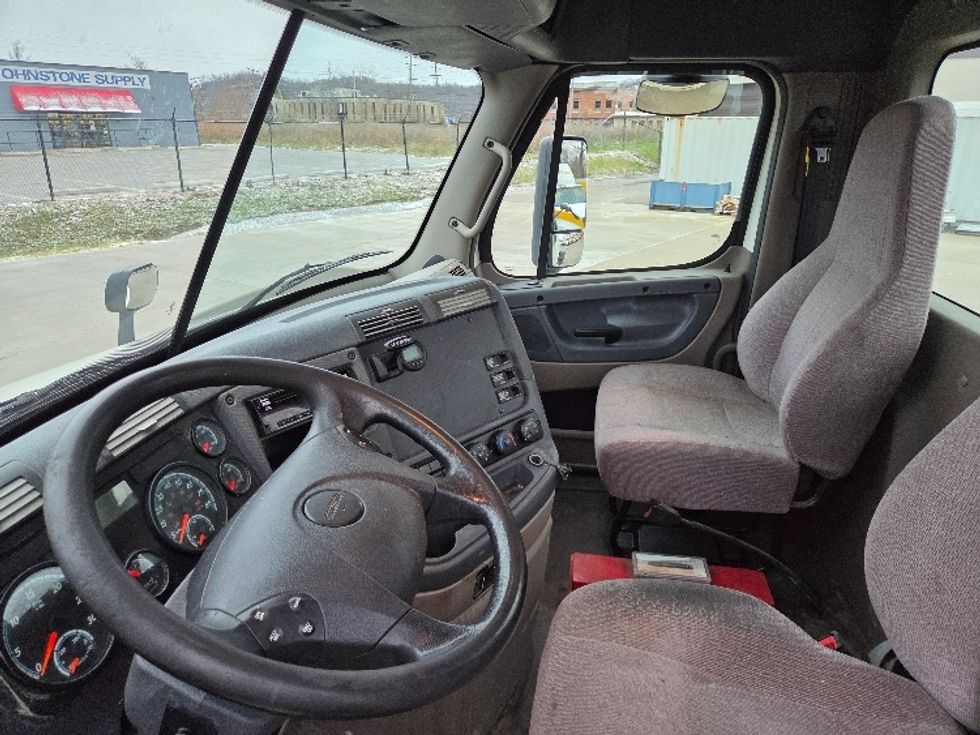 Day Cab Tractor-Heavy Duty Tractors-Freightliner-2019-Cascadia 11364ST-Parkersburg-WV-613,378\n\t\tmiles-$ 22,750 - Image 10