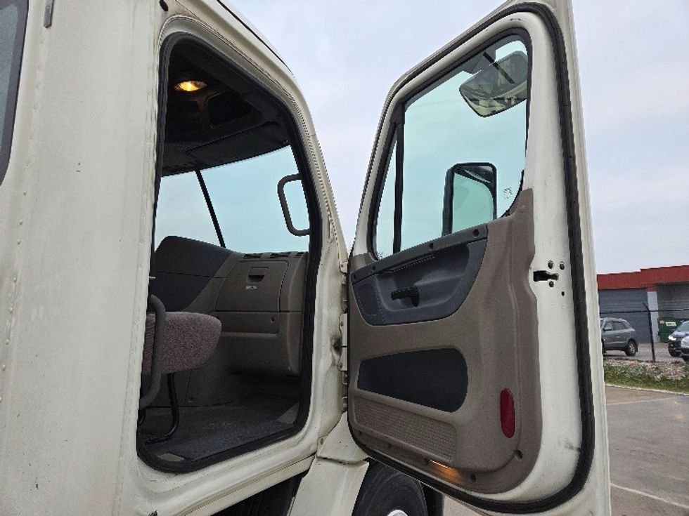 Day Cab Tractor-Heavy Duty Tractors-Freightliner-2019-Cascadia 11364ST-Parkersburg-WV-613,378\n\t\tmiles-$ 22,750 - Image 12