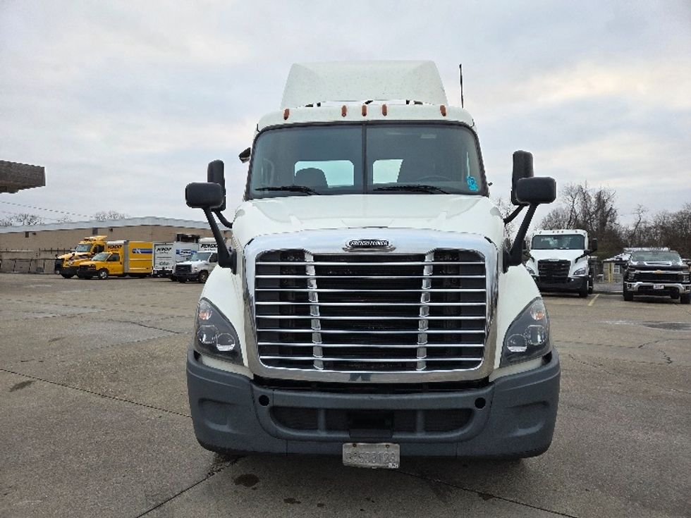 Day Cab Tractor-Heavy Duty Tractors-Freightliner-2019-Cascadia 11364ST-Parkersburg-WV-613,378\n\t\tmiles-$ 22,750 - Image 2