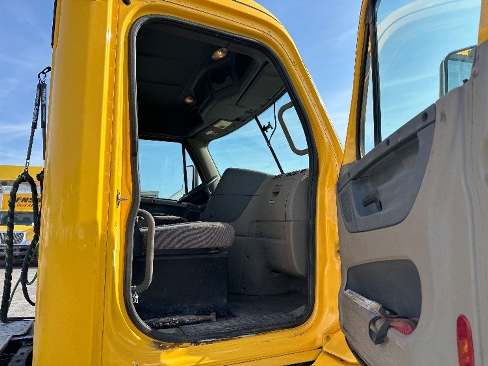 Day Cab Tractor-Heavy Duty Tractors-Freightliner-2019-Cascadia 11364ST-Parsippany-NJ-432,075\n\t\tmiles-$ 36,250 - Image 12