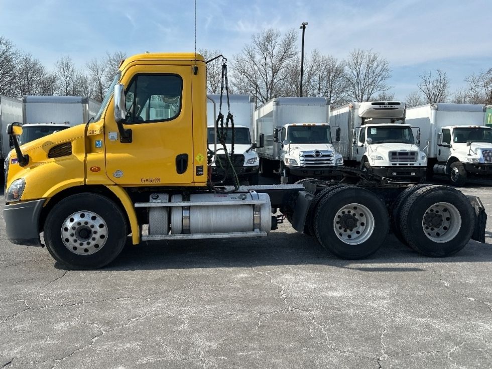 Day Cab Tractor-Heavy Duty Tractors-Freightliner-2019-Cascadia 11364ST-Parsippany-NJ-432,075\n\t\tmiles-$ 36,250 - Image 4