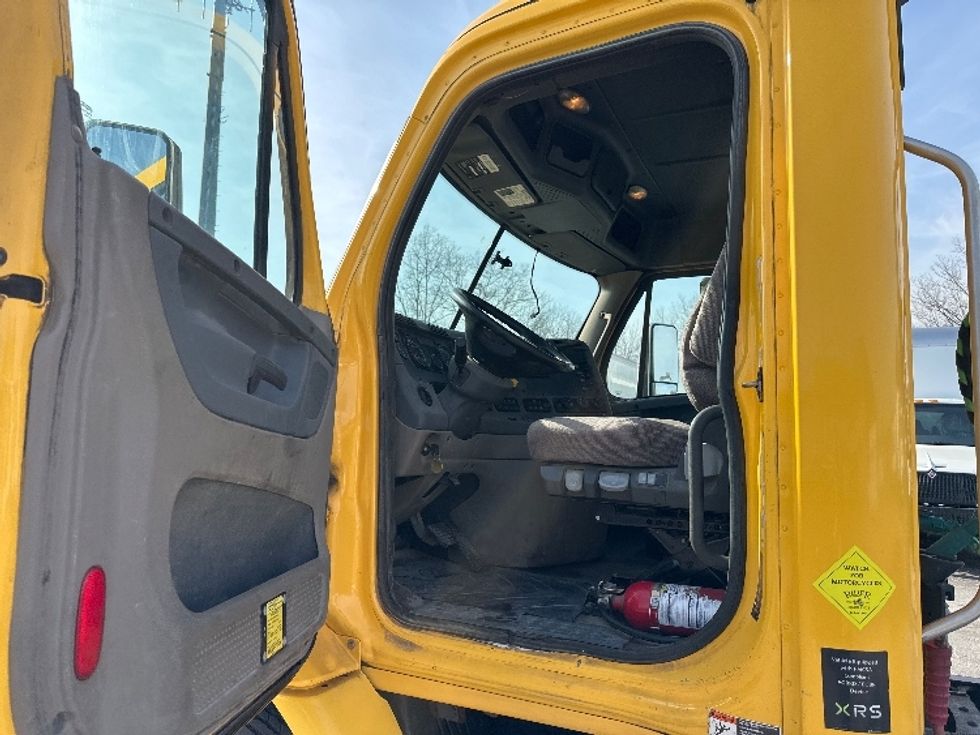 Day Cab Tractor-Heavy Duty Tractors-Freightliner-2019-Cascadia 11364ST-Parsippany-NJ-432,075\n\t\tmiles-$ 36,250 - Image 9