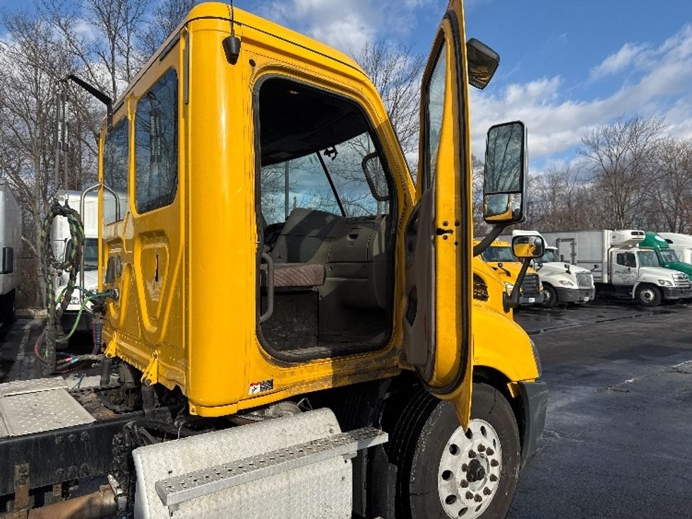 Day Cab Tractor-Heavy Duty Tractors-Freightliner-2019-Cascadia 11364ST-Parsippany-NJ-461,323\n\t\tmiles-$ 34,750 - Image 12