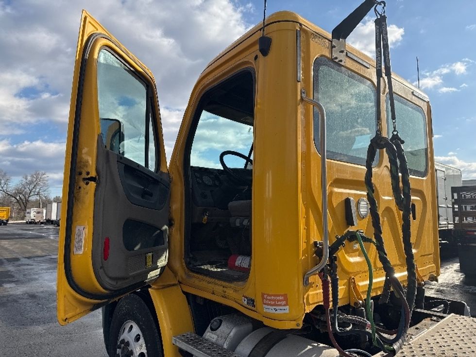 Day Cab Tractor-Heavy Duty Tractors-Freightliner-2019-Cascadia 11364ST-Parsippany-NJ-461,323\n\t\tmiles-$ 34,750 - Image 9