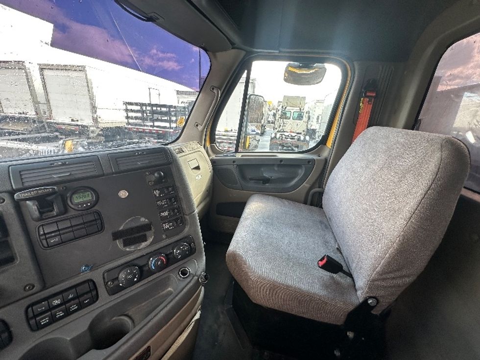 Day Cab Tractor-Heavy Duty Tractors-Freightliner-2019-Cascadia 11364ST-Parsippany-NJ-492,807\n\t\tmiles-$ 33,250 - Image 11