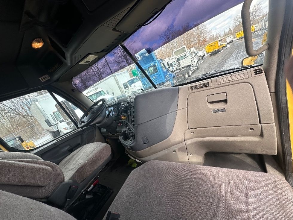 Day Cab Tractor-Heavy Duty Tractors-Freightliner-2019-Cascadia 11364ST-Parsippany-NJ-492,807\n\t\tmiles-$ 33,250 - Image 13