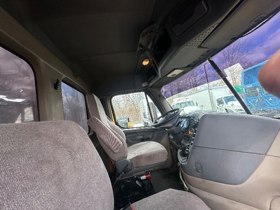 Day Cab Tractor-Heavy Duty Tractors-Freightliner-2019-Cascadia 11364ST-Parsippany-NJ-492,807\n\t\tmiles-$ 33,250 - Image 14