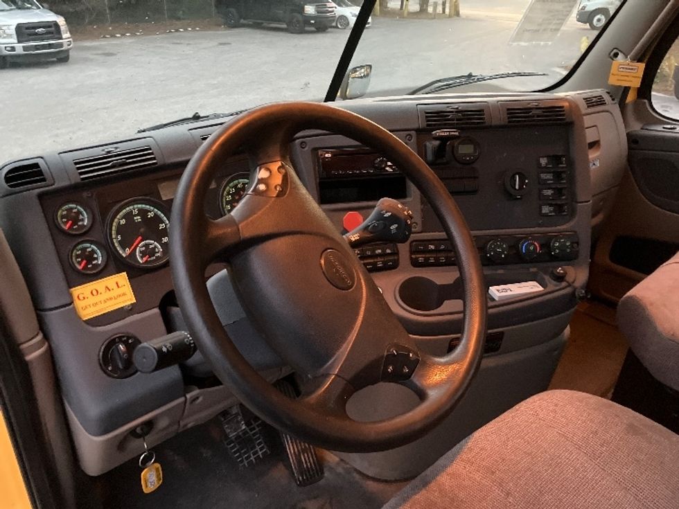 Day Cab Tractor-Heavy Duty Tractors-Freightliner-2019-Cascadia 11364ST-Pensacola-FL-653,897\n\t\tmiles-$ 26,750 - Image 10