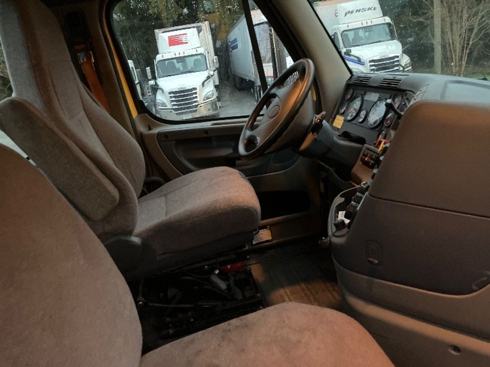 Day Cab Tractor-Heavy Duty Tractors-Freightliner-2019-Cascadia 11364ST-Pensacola-FL-653,897\n\t\tmiles-$ 26,750 - Image 14