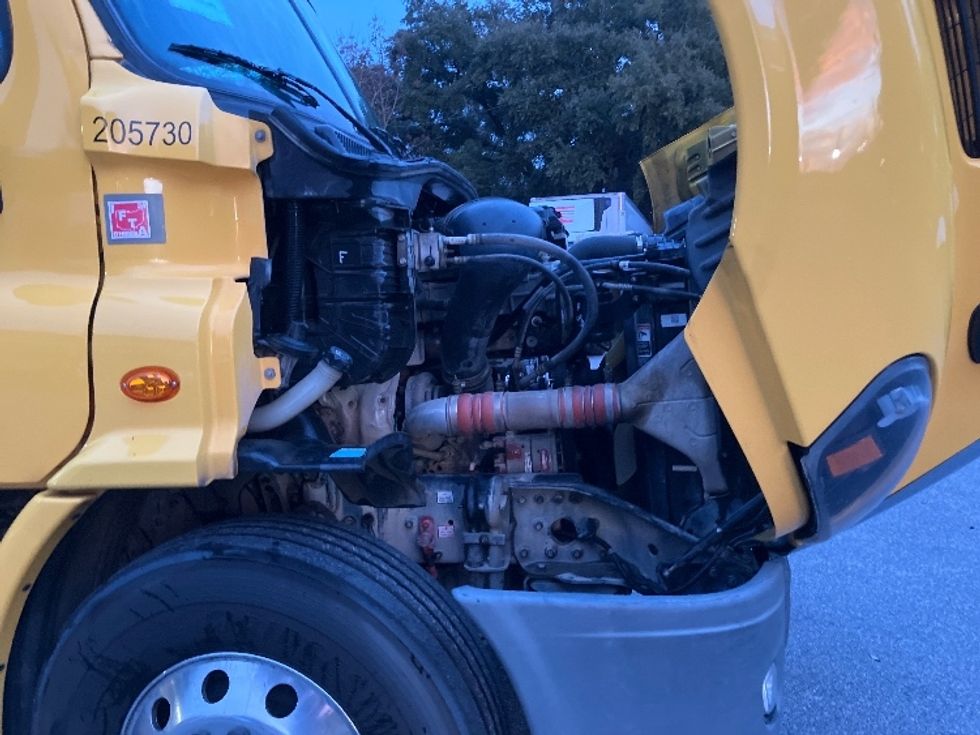 Day Cab Tractor-Heavy Duty Tractors-Freightliner-2019-Cascadia 11364ST-Pensacola-FL-653,897\n\t\tmiles-$ 26,750 - Image 15