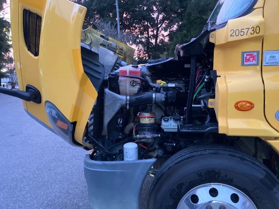 Day Cab Tractor-Heavy Duty Tractors-Freightliner-2019-Cascadia 11364ST-Pensacola-FL-653,897\n\t\tmiles-$ 26,750 - Image 16