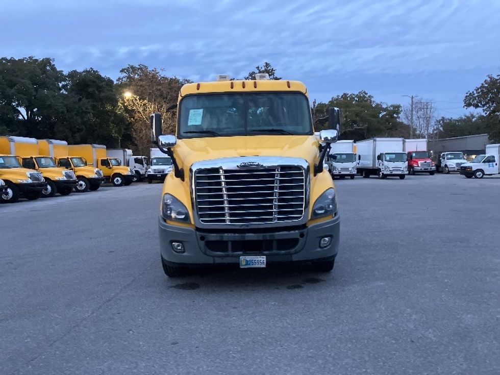 Day Cab Tractor-Heavy Duty Tractors-Freightliner-2019-Cascadia 11364ST-Pensacola-FL-653,897\n\t\tmiles-$ 26,750 - Image 2