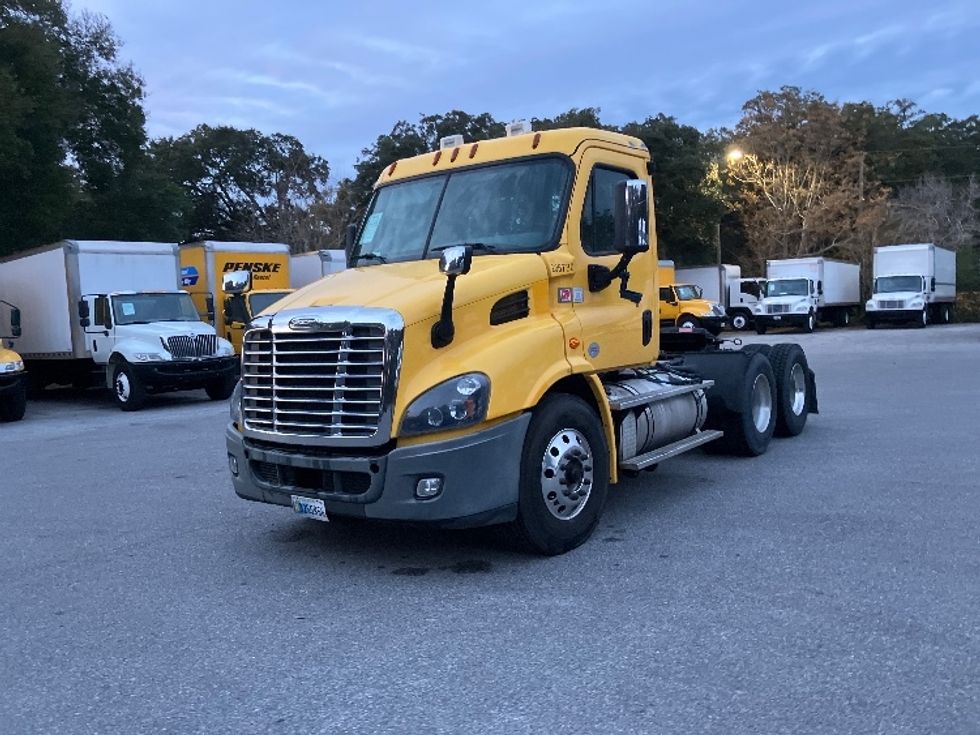 Day Cab Tractor-Heavy Duty Tractors-Freightliner-2019-Cascadia 11364ST-Pensacola-FL-653,897\n\t\tmiles-$ 26,750 - Image 3