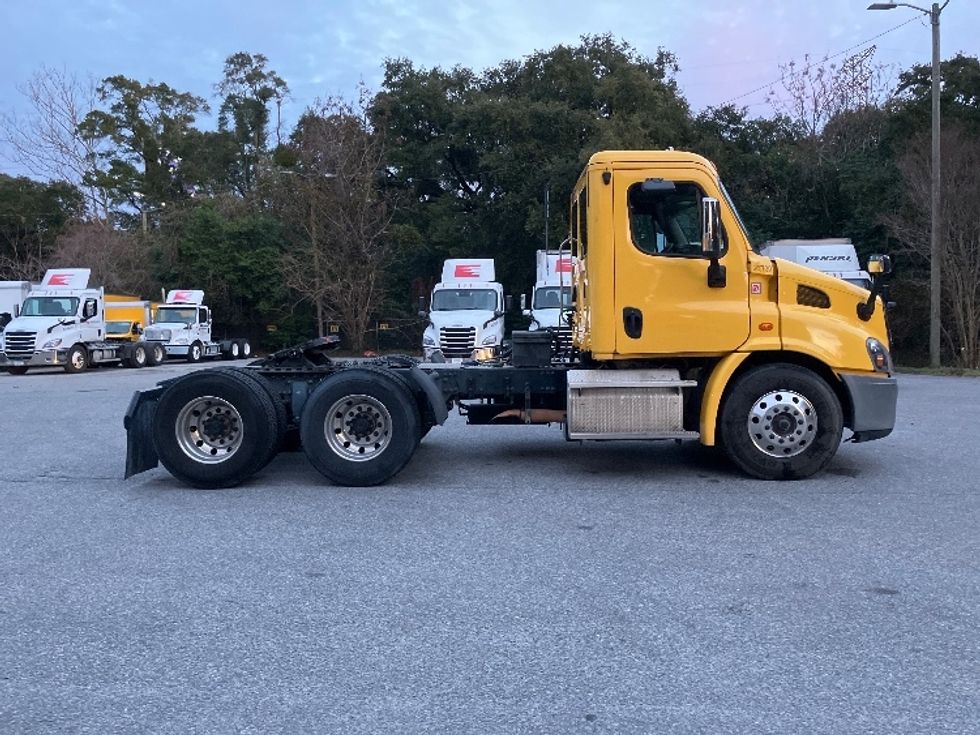 Day Cab Tractor-Heavy Duty Tractors-Freightliner-2019-Cascadia 11364ST-Pensacola-FL-653,897\n\t\tmiles-$ 26,750 - Image 8