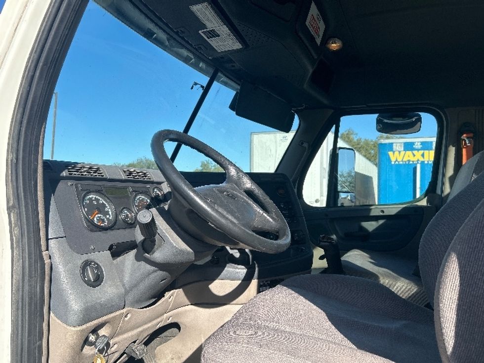 Day Cab Tractor-Heavy Duty Tractors-Freightliner-2019-Cascadia 11364ST-Phoenix-AZ-238,181\n\t\tmiles-$ 42,500 - Image 10