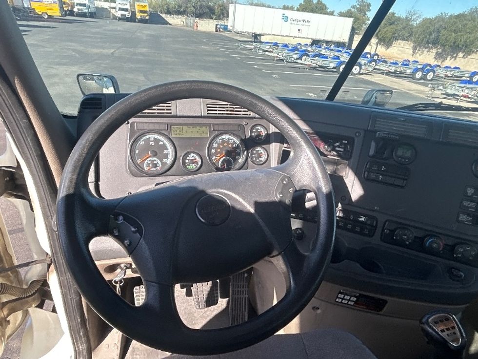 Day Cab Tractor-Heavy Duty Tractors-Freightliner-2019-Cascadia 11364ST-Phoenix-AZ-238,181\n\t\tmiles-$ 42,500 - Image 11