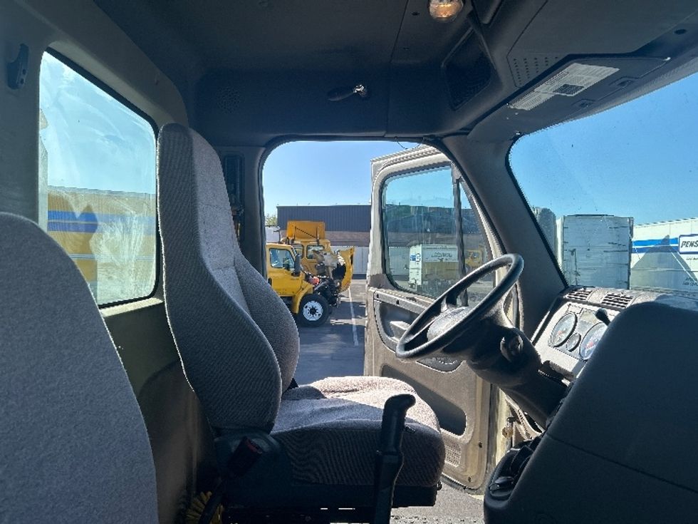 Day Cab Tractor-Heavy Duty Tractors-Freightliner-2019-Cascadia 11364ST-Phoenix-AZ-238,181\n\t\tmiles-$ 42,500 - Image 14