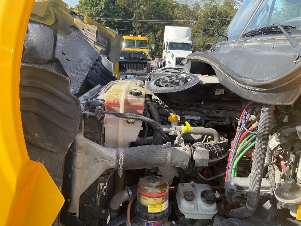 Day Cab Tractor-Heavy Duty Tractors-Freightliner-2019-Cascadia 11364ST-Piqua-OH-375,000\n\t\tmiles-$ 48,000 - Image 16