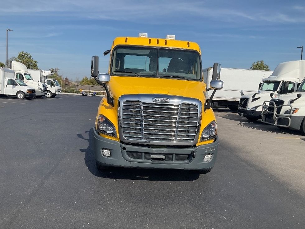 Day Cab Tractor-Heavy Duty Tractors-Freightliner-2019-Cascadia 11364ST-Piqua-OH-375,000\n\t\tmiles-$ 48,000 - Image 2