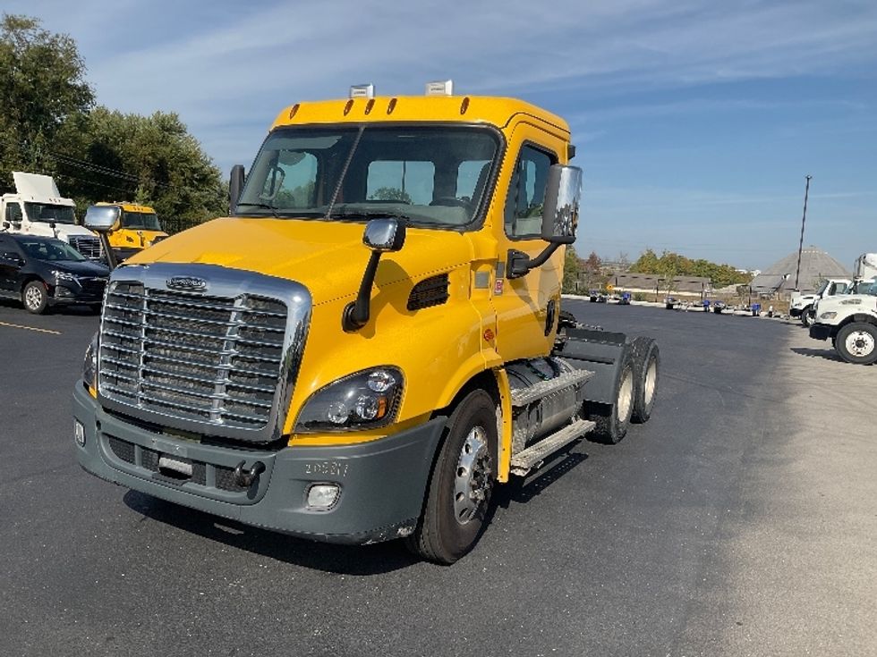 Day Cab Tractor-Heavy Duty Tractors-Freightliner-2019-Cascadia 11364ST-Piqua-OH-375,000\n\t\tmiles-$ 48,000 - Image 3