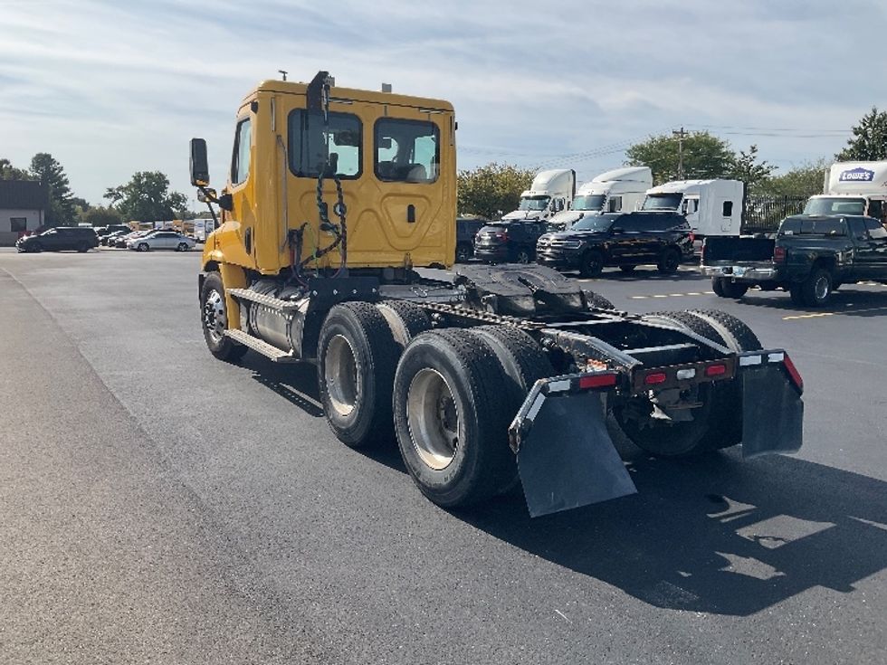 Day Cab Tractor-Heavy Duty Tractors-Freightliner-2019-Cascadia 11364ST-Piqua-OH-375,000\n\t\tmiles-$ 48,000 - Image 5