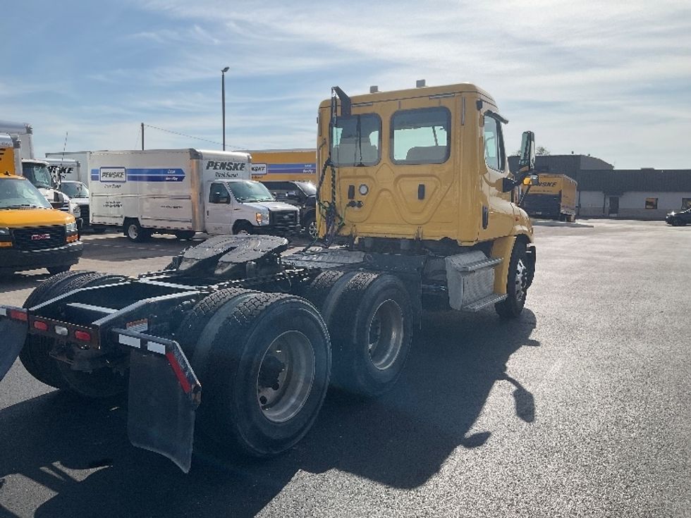 Day Cab Tractor-Heavy Duty Tractors-Freightliner-2019-Cascadia 11364ST-Piqua-OH-375,000\n\t\tmiles-$ 48,000 - Image 7