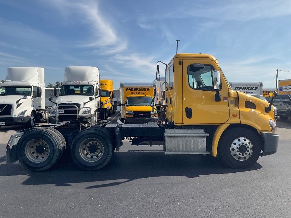 Day Cab Tractor-Heavy Duty Tractors-Freightliner-2019-Cascadia 11364ST-Piqua-OH-375,000\n\t\tmiles-$ 48,000 - Image 8