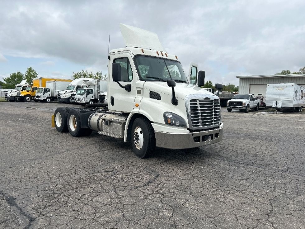 Day Cab Tractor-Heavy Duty Tractors-Freightliner-2019-Cascadia 11364ST-Piqua-OH-434,671\n\t\tmiles-$ 30,750 - Image 1
