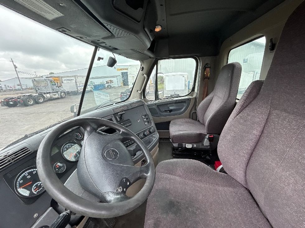 Day Cab Tractor-Heavy Duty Tractors-Freightliner-2019-Cascadia 11364ST-Piqua-OH-434,671\n\t\tmiles-$ 30,750 - Image 10
