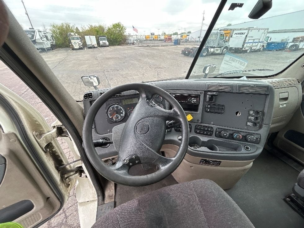 Day Cab Tractor-Heavy Duty Tractors-Freightliner-2019-Cascadia 11364ST-Piqua-OH-434,671\n\t\tmiles-$ 30,750 - Image 11