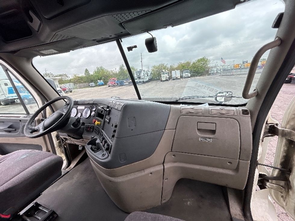 Day Cab Tractor-Heavy Duty Tractors-Freightliner-2019-Cascadia 11364ST-Piqua-OH-434,671\n\t\tmiles-$ 30,750 - Image 13