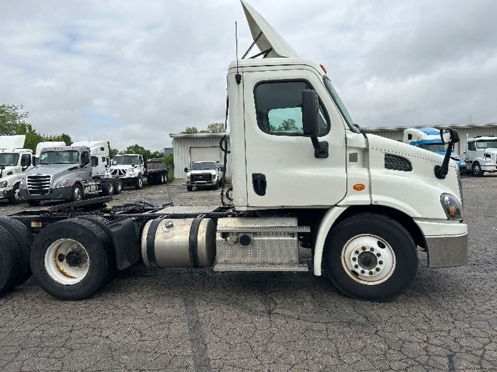 Day Cab Tractor-Heavy Duty Tractors-Freightliner-2019-Cascadia 11364ST-Piqua-OH-434,671\n\t\tmiles-$ 30,750 - Image 8