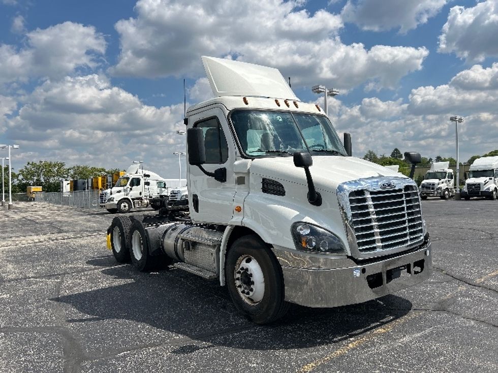 Day Cab Tractor-Heavy Duty Tractors-Freightliner-2019-Cascadia 11364ST-Piqua-OH-447,643\n\t\tmiles-$ 29,250 - Image 1