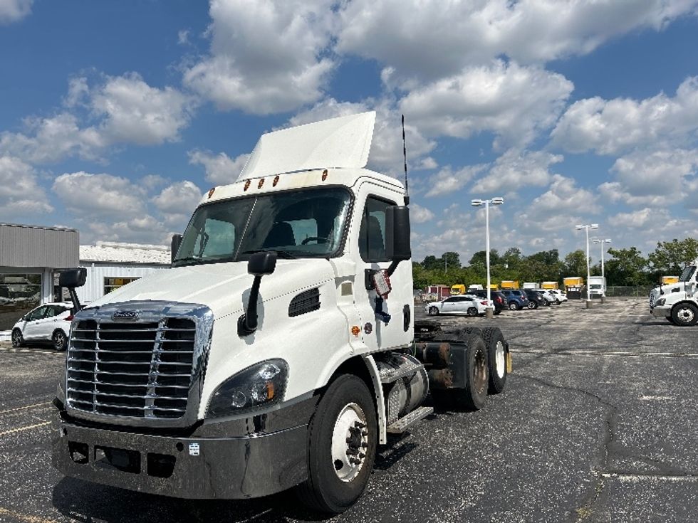 Day Cab Tractor-Heavy Duty Tractors-Freightliner-2019-Cascadia 11364ST-Piqua-OH-447,643\n\t\tmiles-$ 29,250 - Image 3