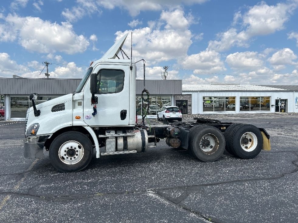 Day Cab Tractor-Heavy Duty Tractors-Freightliner-2019-Cascadia 11364ST-Piqua-OH-447,643\n\t\tmiles-$ 29,250 - Image 4