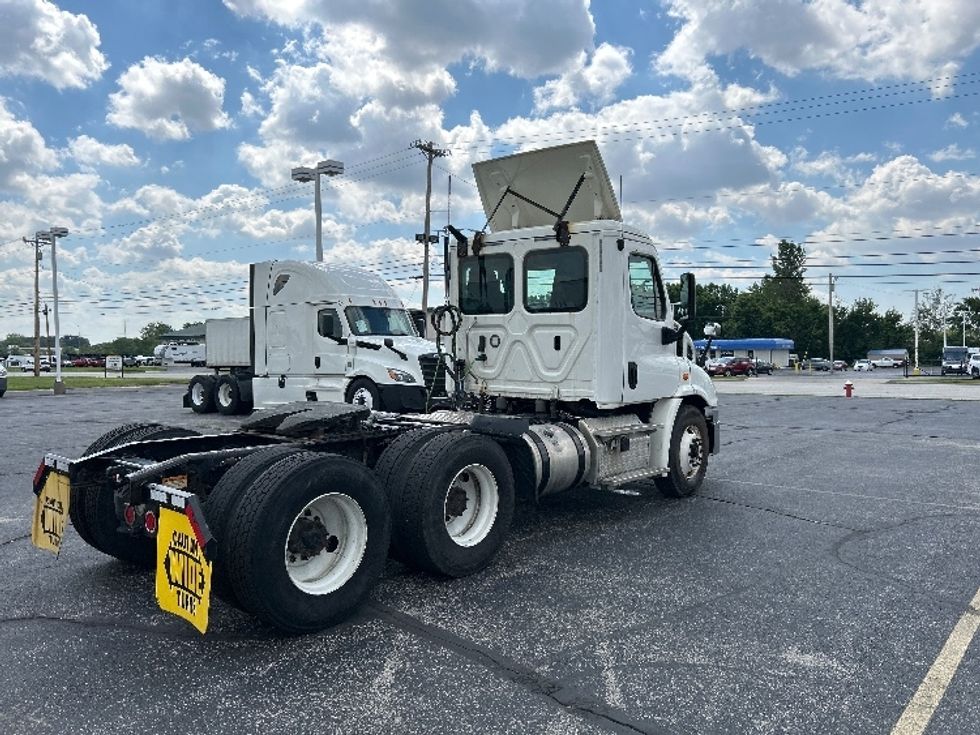 Day Cab Tractor-Heavy Duty Tractors-Freightliner-2019-Cascadia 11364ST-Piqua-OH-447,643\n\t\tmiles-$ 29,250 - Image 7